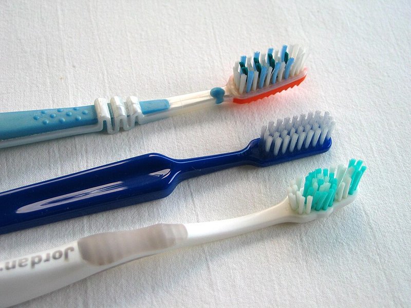 Colgate ZigZag Toothbrush Medium